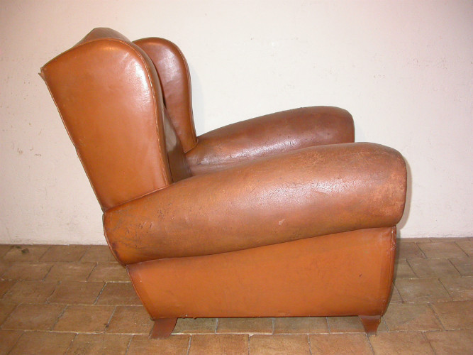 FAUTEUIL CLUB à OREILLES en CUIR circa 1940