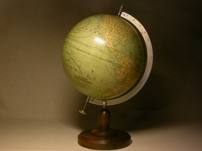 Grand GLOBE TERRESTRE MAPPEMONDE dressé par J. FOREST milieu XXème siècle