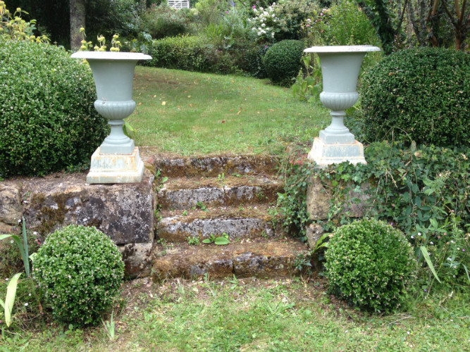 PAIRE de VASES MEDICIS peints et patinés (rééditions) - Décoration de jardin