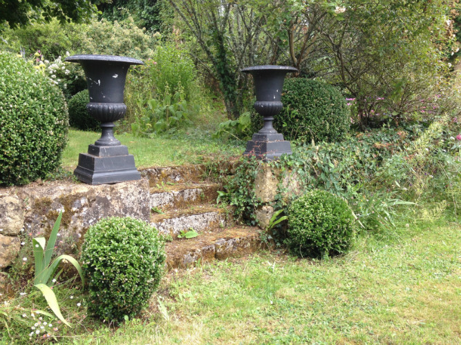 PAIRE de VASES MEDICIS peints et patinés (rééditions) - Décoration de jardin