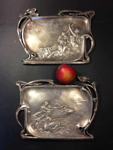 Rare PAIRE PLATEAUX ART NOUVEAU en etain circa 1900