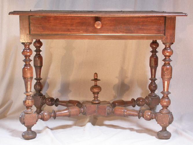 Petite TABLE BUREAU d’époque LOUIS XIII en noyer - XVII ème siècle
