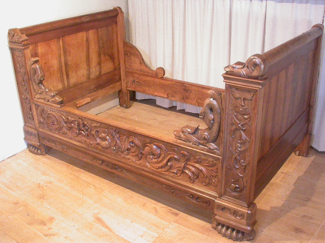 EXCEPTIONNEL LIT SCULPTÉ de style HENRI II en merisier - Fin 19 ème siècle
