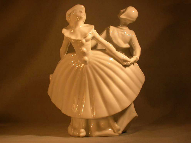 SUPERBE VASE en PORCELAINE de LIMOGES “ PIERROT et COLOMBINE ”