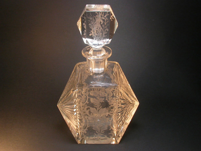 CARAFE à WHISKY en CRISTAL TAILLÉ et GRAVÉ fin 19ème