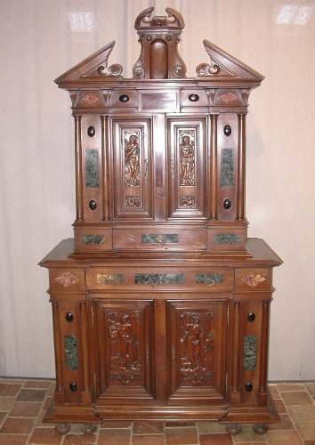 CABINET à retrait DEUX CORPS de style ECOLE DE FONTAINEBLEAU - NOYER et INCRUSTATION de MARBRE