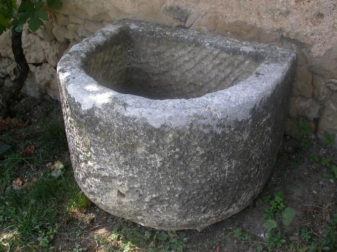 AUGE en PIERRE CALCAIRE de CHARENTE