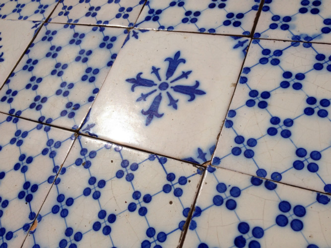 ENSEMBLE de CARREAUX de CUISINE en faïence bleus et blanc début XXème