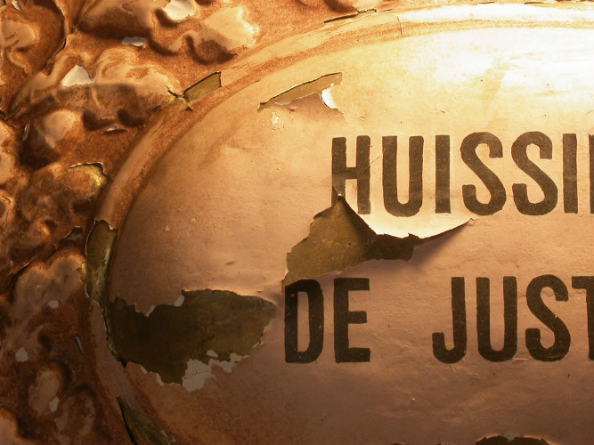 PAIRE D'ENSEIGNES peintes HUISSIER DE JUSTICE